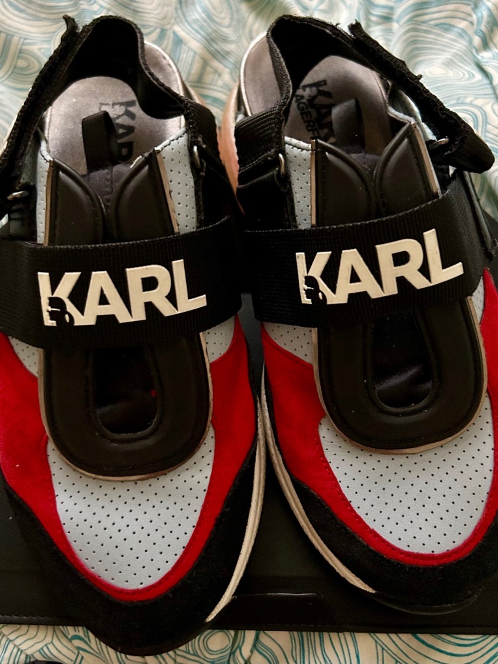 Karl Lagerfeld monogram platform logo sneakers size 6